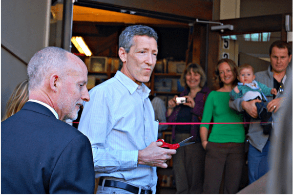 Aaron gets ready to cut the ribbon at Elliott Bay's 2010 Capitol Hill grand opening (Image: Suzi Pratt for CHS)